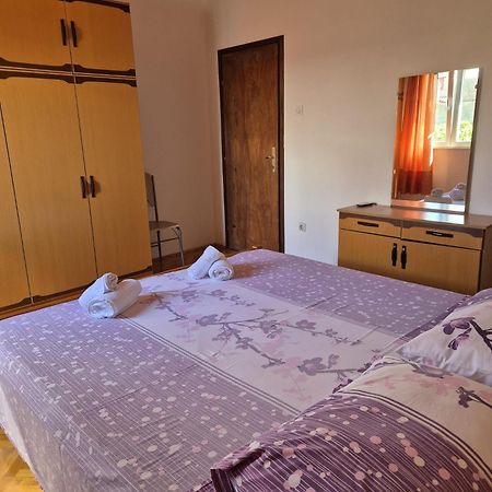 Apartmani Ino Škrip 외부 사진
