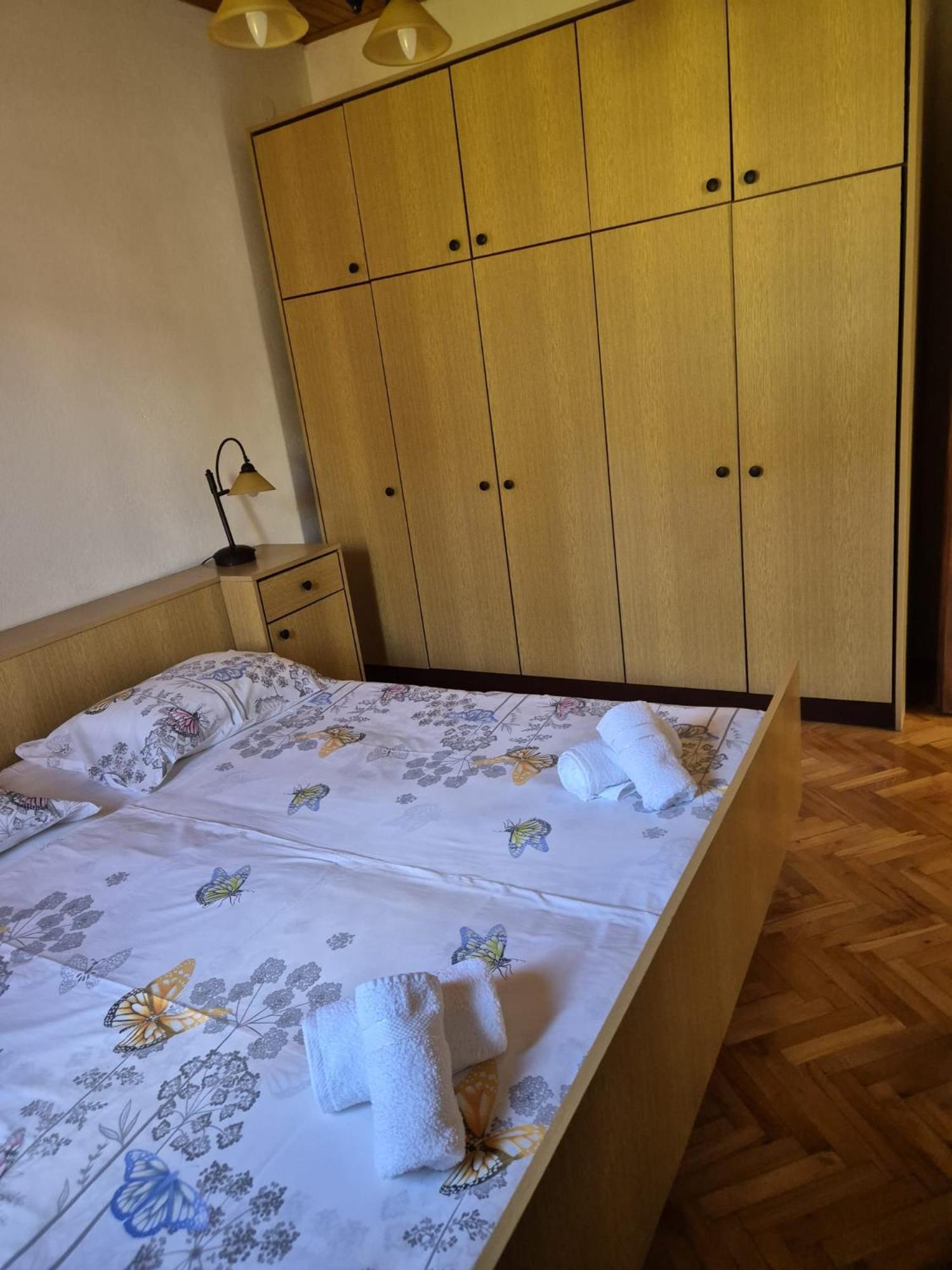 Apartmani Ino Škrip 외부 사진