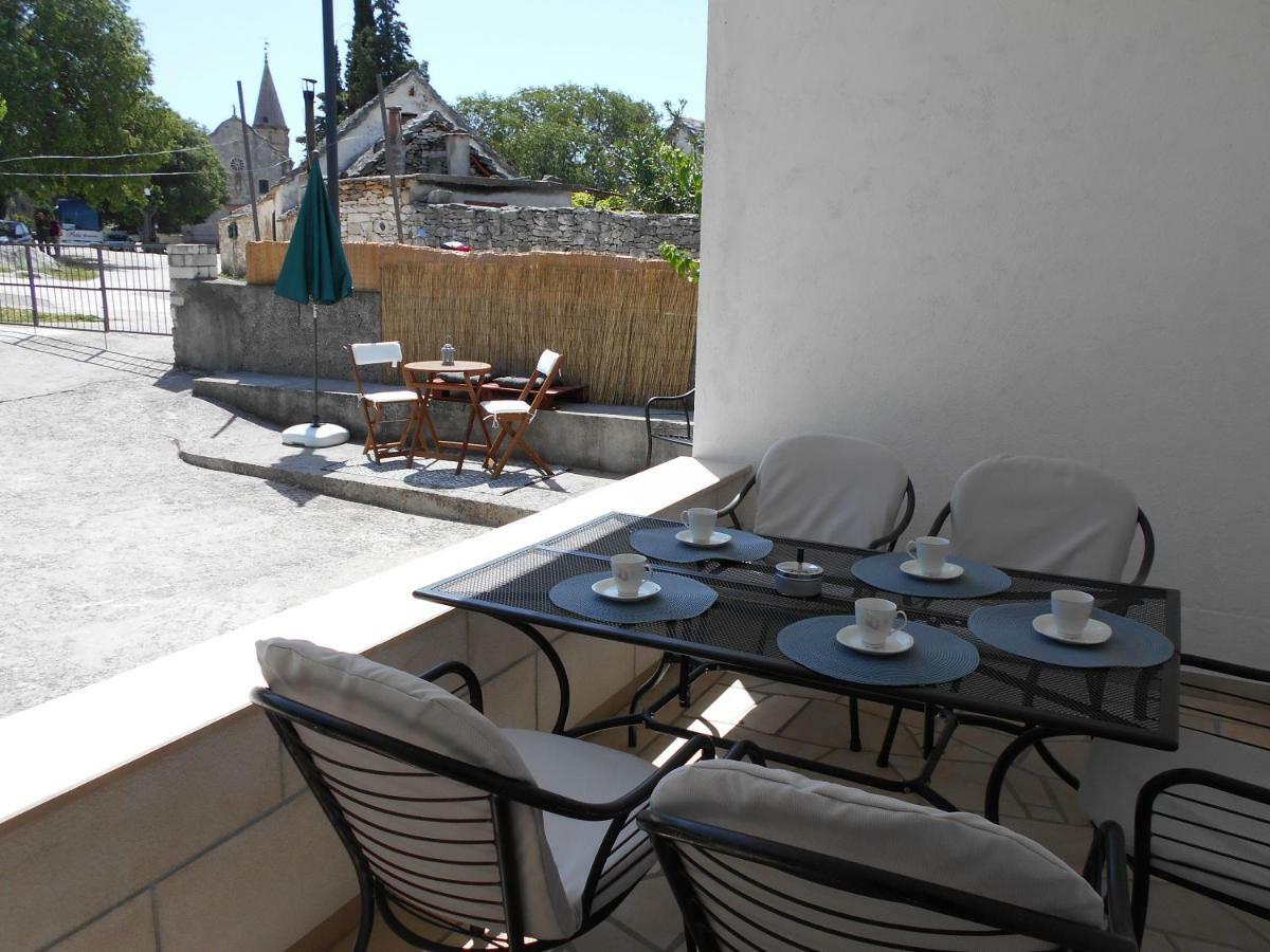 Apartmani Ino Škrip 외부 사진